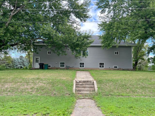 305 Central Ave S, Hollandale, MN 56045