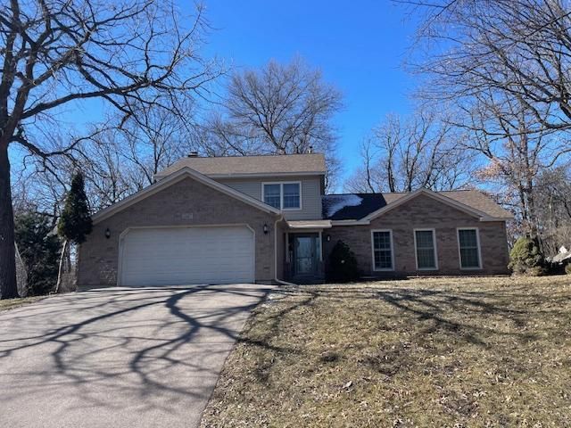 14465 Holiday Ct, Apple Valley, MN 55124