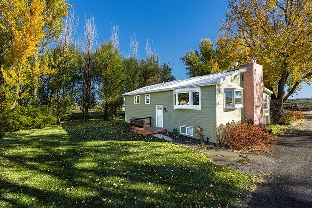 2293 N  12th Rd, Worden, MT 59088