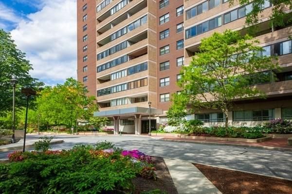 2 Hawthorne Pl #17R, Boston, MA 02114