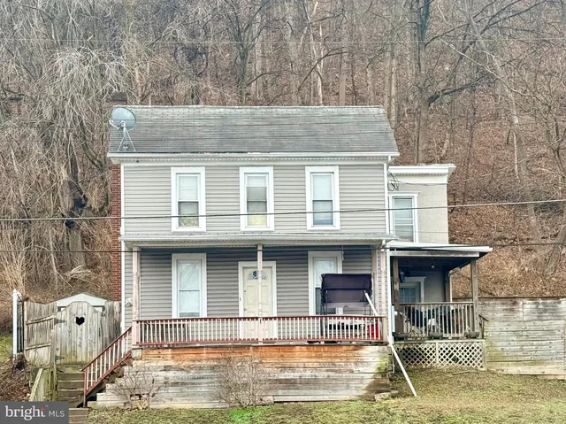 202 S  Logan Blvd, Burnham, PA 17009