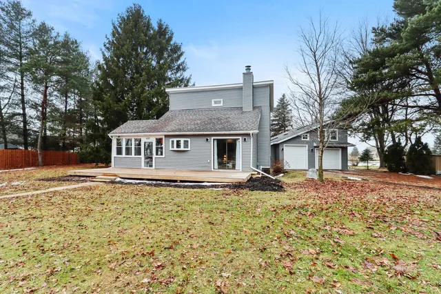 W6011 Mariner Hills TRAIL, Elkhorn, WI 53121