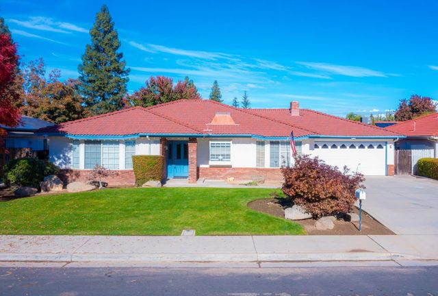 2544 Sterling Ave, Sanger, CA 93657