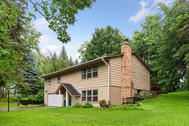 9535 Timberwood Rd, Chaska, MN 55318