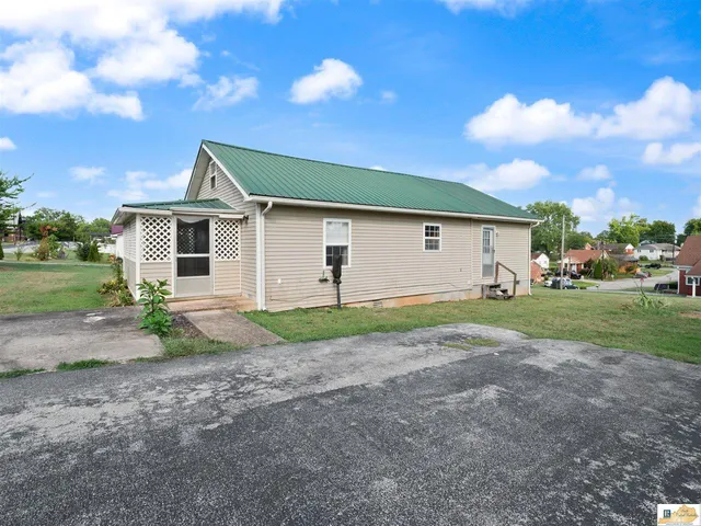 401 W  Elk St, Munfordville, KY 42765