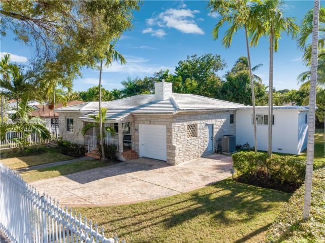 820 SW 26th Rd, Miami, FL 33129
