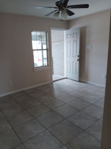 1421 S  Beckley Rd #6, Red Oak, TX 75154