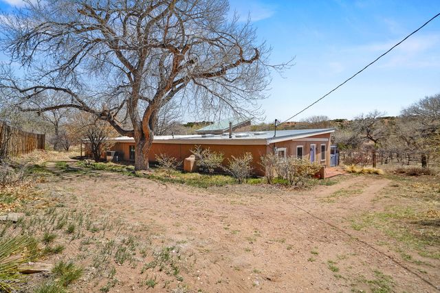 440 Los Pinos Rd, Santa Fe, NM 87507