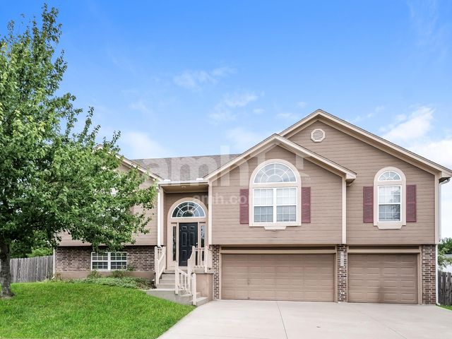 2188 E  Sierra Dr, Raymore, MO 64083