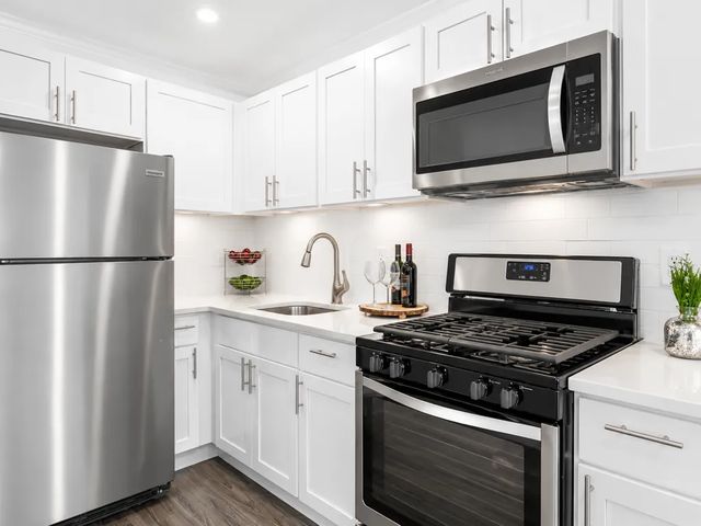 7252 Walnut St #B, Upper Darby, PA 19082