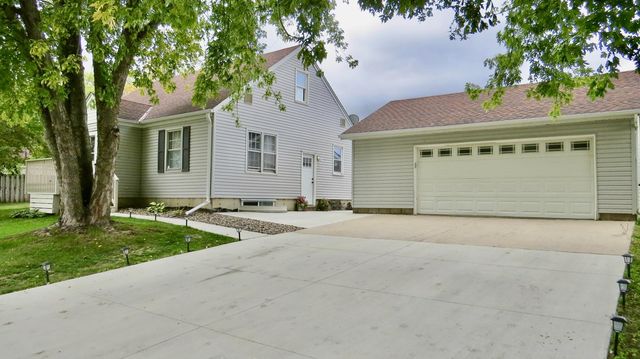106 Manor Ave, Goodhue, MN 55027