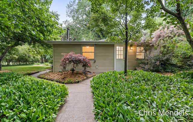 504 Colfax Ave, Grand Haven, MI 49417