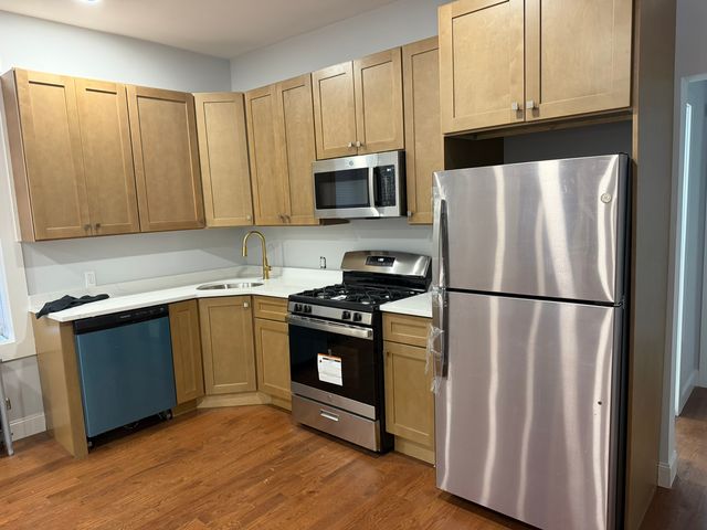 433 52nd St #3, West New York, NJ 07093