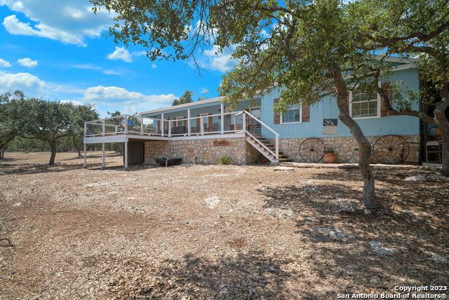 1085 Forest View Dr, Blanco, TX 78606