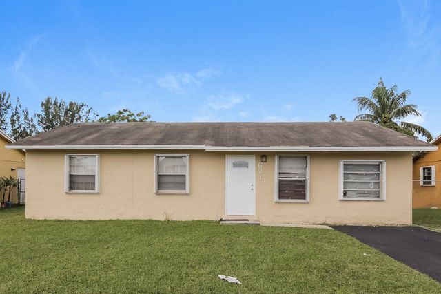 621 SW 83rd Ave, Pompano Beach, FL 33068