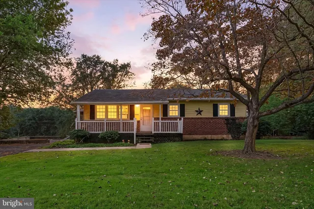 2441 River Rd, Middletown, PA 17057