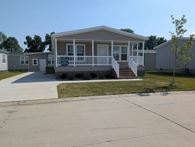 30020 Pineview Cir #168, New Baltimore, MI 48051