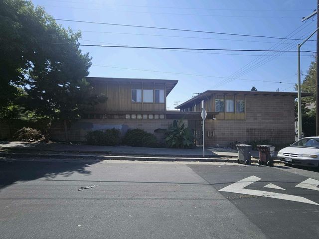 1101 E  21st St, Oakland, CA 94606