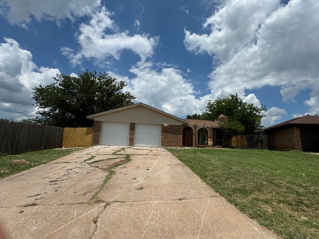 4604 SE Mieling Dr, Lawton, OK 73501