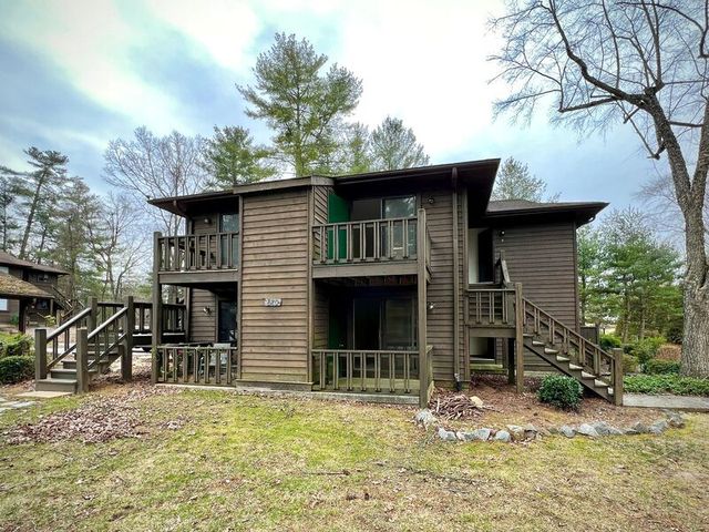 520 Courtwood Ln #4, Hendersonville, NC 28739