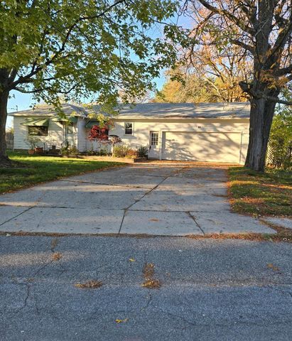 45 Daniel St SE, Kentwood, MI 49548