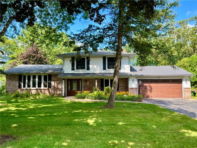 86 Old Meadow Dr, Rochester, NY 14626