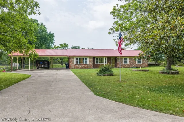 1926 Lake Dr, Muldrow, OK 74948