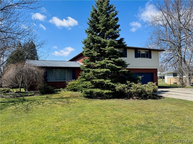 95 W  Maplemere Rd, Williamsville, NY 14221