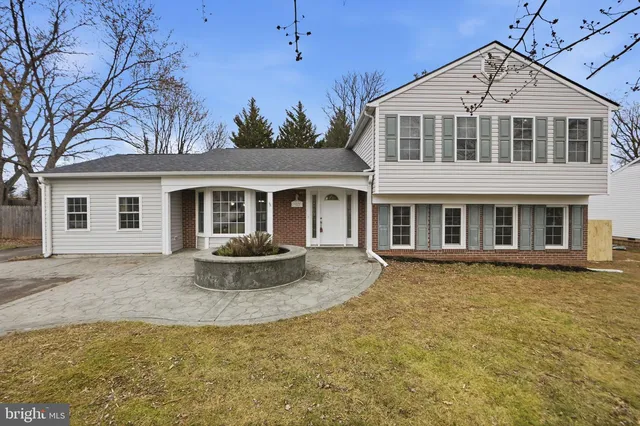 19821 Spurrier Ave, Poolesville, MD 20837