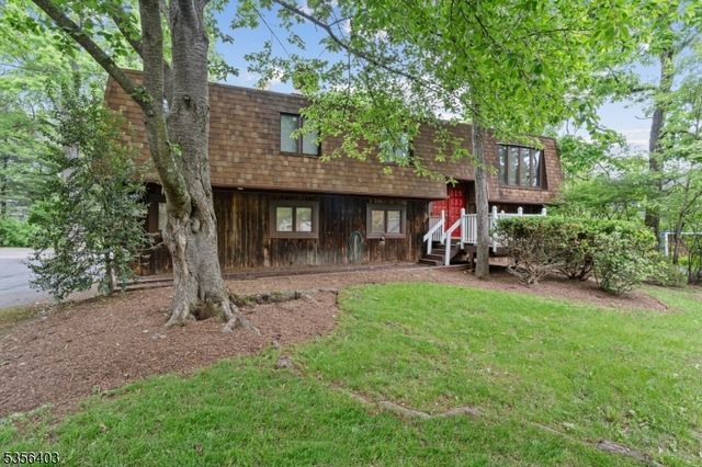 87 Ivy Ln, Bridgewater, NJ 08807