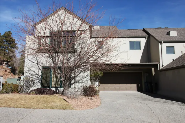 5070 Carriage House Dr, Los Alamos, NM 87544