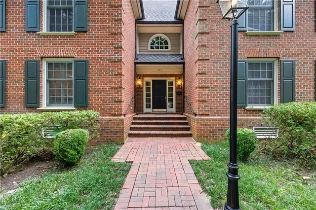 221 Woodmere Dr #B, Williamsburg, VA 23185