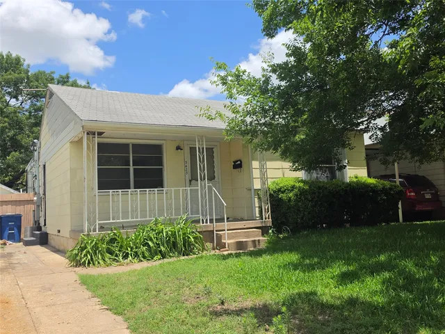 3423 Texas Dr, Dallas, TX 75211
