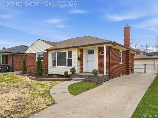21324 Yale St, Saint Clair Shores, MI 48081
