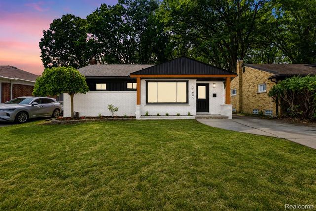 21661 Whitmore Ave, Oak Park, MI 48237