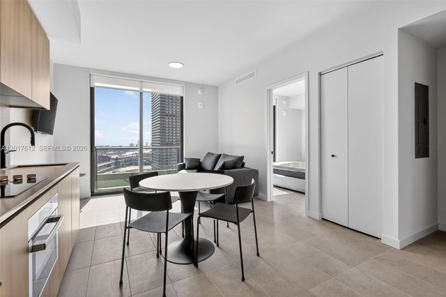 121 NE 5th St #3313, Miami, FL 33132