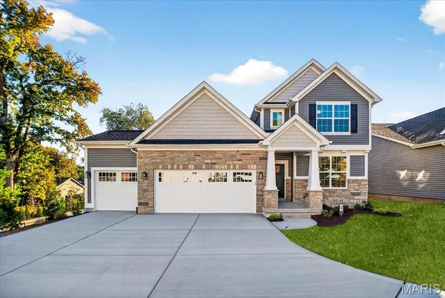 9839 Warson Pointe Dr, Rock Hill, MO 63119