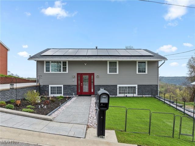 16 Hillcrest Dr, Martins Ferry, OH 43935