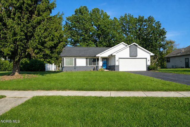105 Dogwood Dr, Swanton, OH 43558