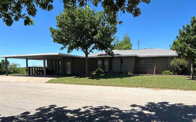 17 Hillcrest St, Perry, OK 73077