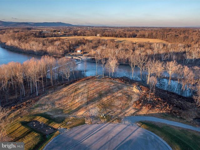 28 Haventree Ter, Falling Waters, WV 25419