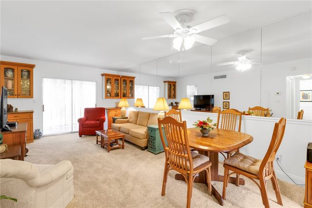 1100 Ponce De Leon Cir #E201, Vero Beach, FL 32960