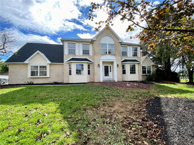 4865 Country Top Ct, Bethlehem, PA 18020