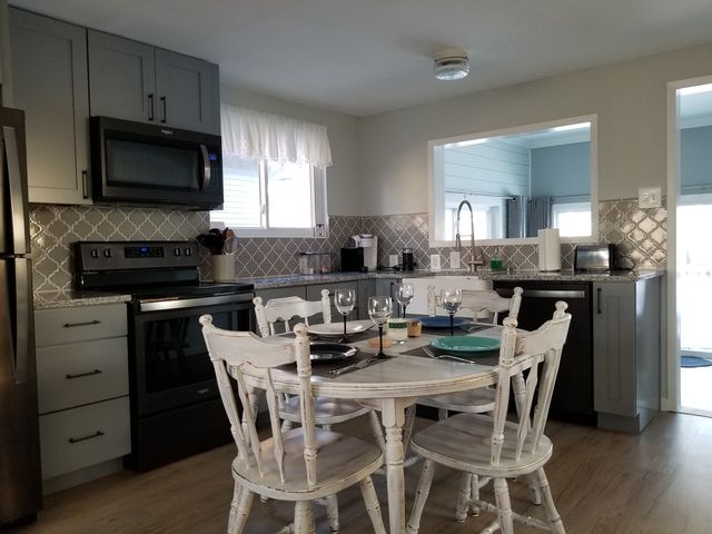 7910 Lake Dr, Algonac, MI 48001