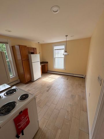 63 Oak St #2B, Needham, MA 02492