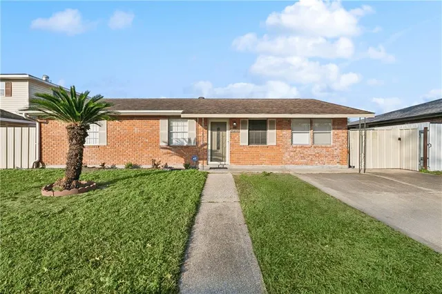 2416 Bobwhite Dr, Saint Bernard, LA 70085