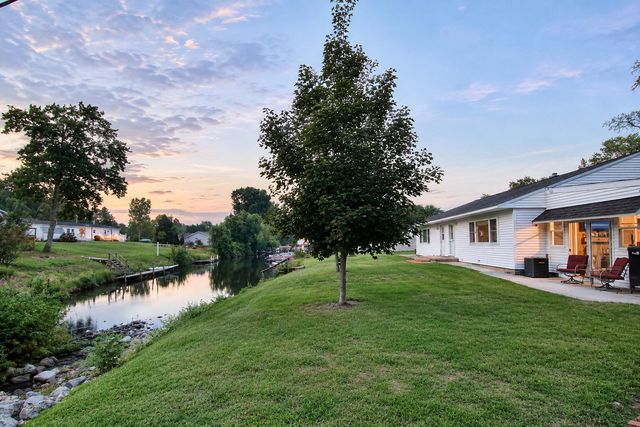 1717 E  Hess Lake Dr, Grant, MI 49327