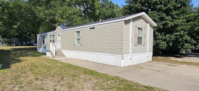 1220 Calgary Dr, Muskegon, MI 49444