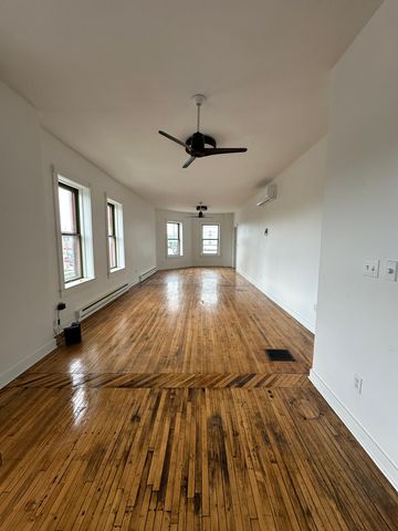 601 S  6th St #1, Milwaukee, WI 53204