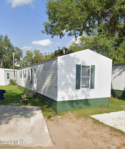 204 Carstens Dr, Watertown, SD 57201